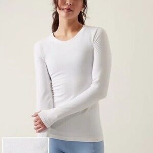 Like new! Athleta Flurry Seamless Crew Base Layer Top Bright White Sz Medium